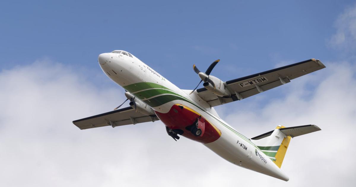 ATR 72 in flight, Kepplair livery stripes 