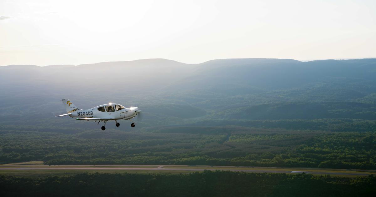 Cirrus TRAC 10 training airplane
