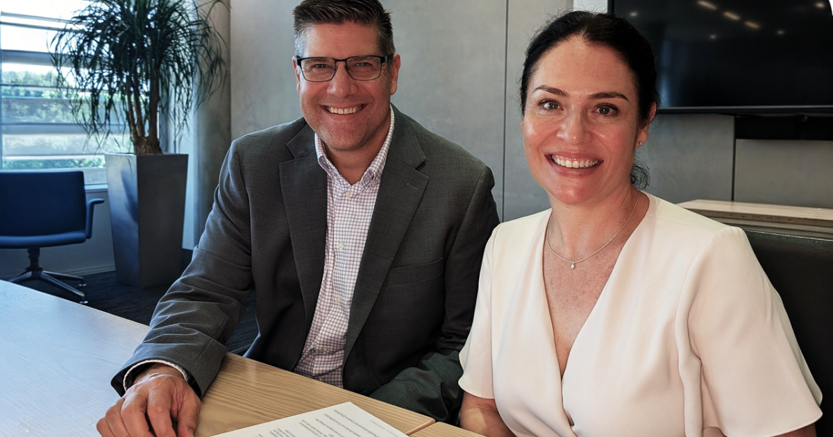 Bill Dolny and Elmarie Marais signing the agreement