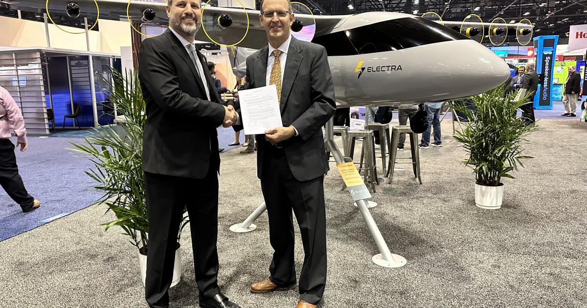 Electra chief product officer Marc Ausman (right) and Welojets founder Alfredo Lisdero sign a letter of intent at the NBAA-BACE show.