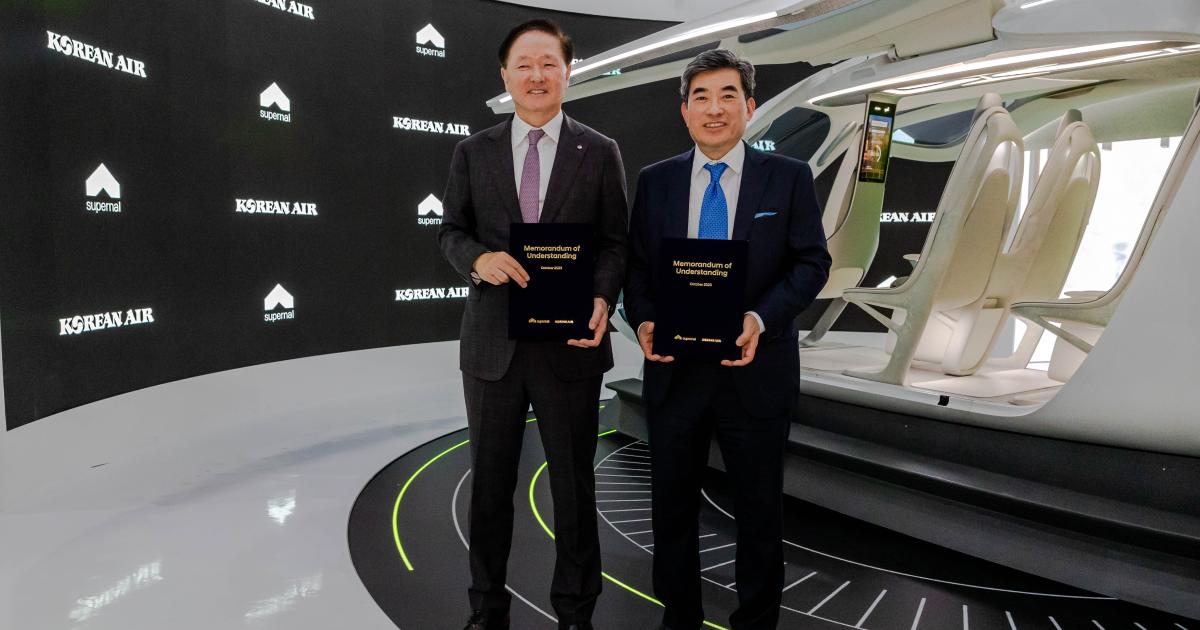 Korean Air CEO Keehong Woo (left) and Jaiwon Shin, president of Hyundai Motor Group and CEO of Supernal.