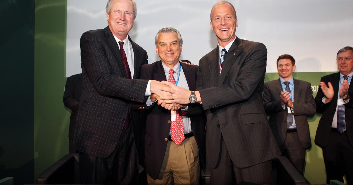 From left to right, Boeing Commercial Airplanes CEO Jim Albaugh, Embraer president of commercial aviation Paulo Cesar Silva and Airbus CEO Tom Enders celebrate a biofuels development agreement at the Aviation and Environment Summit in Geneva. (Photo: Embraer)