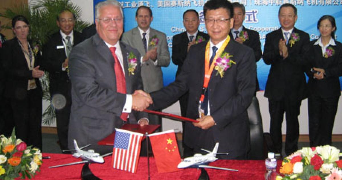 William Schultz (left), Cessna’s senior vice president for business development in China, and Qu Jingwen, general manager of Avic’s Caiga division, sealed a new joint-venture agreement yesterday at Airshow China 2012 in Zhuhai.