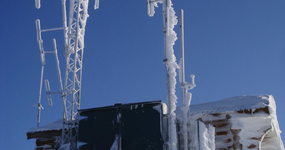 A Saab Sensis wide-area multi-lateration antenna installation in Canada demonstrates the system’s utility in harsh weather conditions. (Photo: Saab Sensis)