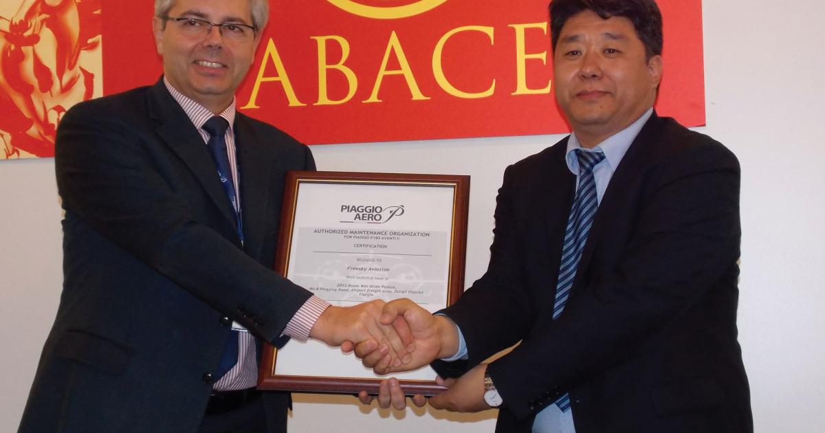 Giuliano Felton, Piaggio Aero chief commercial officer, awarded Han Wenjun, Freesky Aviation’s v-p of maintenance, with a plaque designating the company as Piaggio’s first authorized service center in mainland China.
