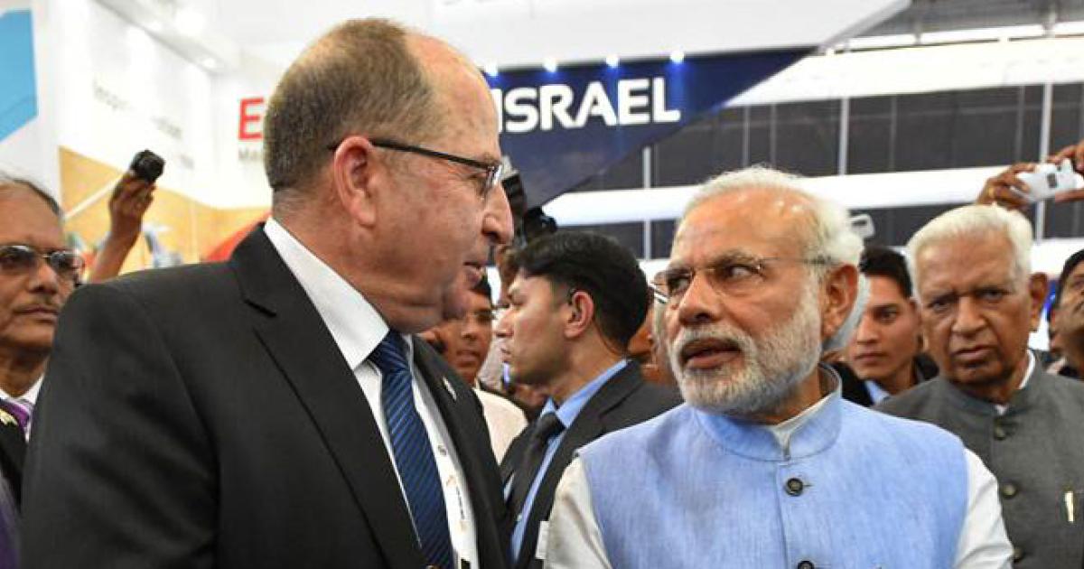 Israel's defense minister Moshe Ya'alon (left) met with Indian Prime Minister Narendra Modi at the Aero India show in Bangalore.
