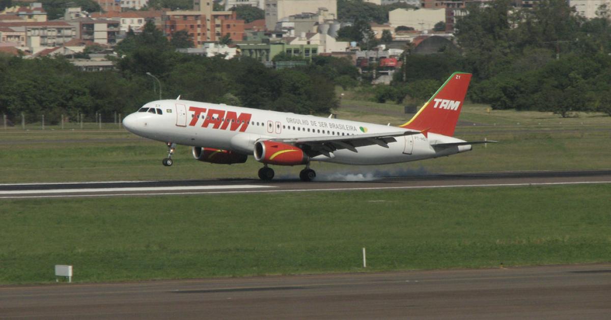 A TAM Airbus A320 lands at Porto Alegre, Brazil. (Photo: Flickr: <a href="http://creativecommons.org/licenses/by/2.0/" target="_blank">Creative Commons (BY)</a> by <a href="http://flickr.com/people/eduparise" target="_blank">eduparise</a>)
