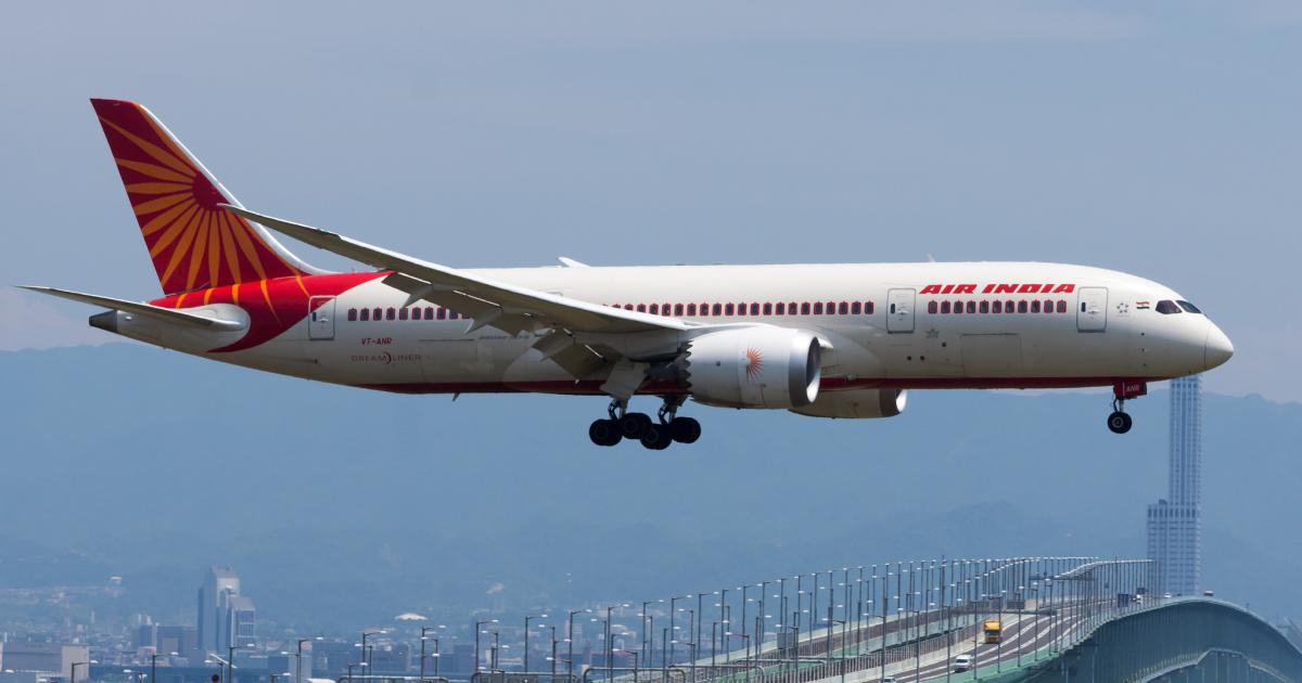An Air India Boeing 787-8 approaches Osaka Kansai International Airport. (Photo: Flickr: <a href="http://creativecommons.org/licenses/by/2.0/" target="_blank">Creative Commons (BY)</a> by <a href="http://flickr.com/people/115391424@N05" target="_blank">lasta29</a>)