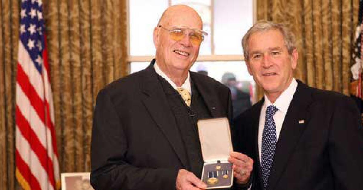 Dr. Forrest Bird receives the Presidential Citizens Medal from President George W. Bush in 2008. (Photo: White House photo)