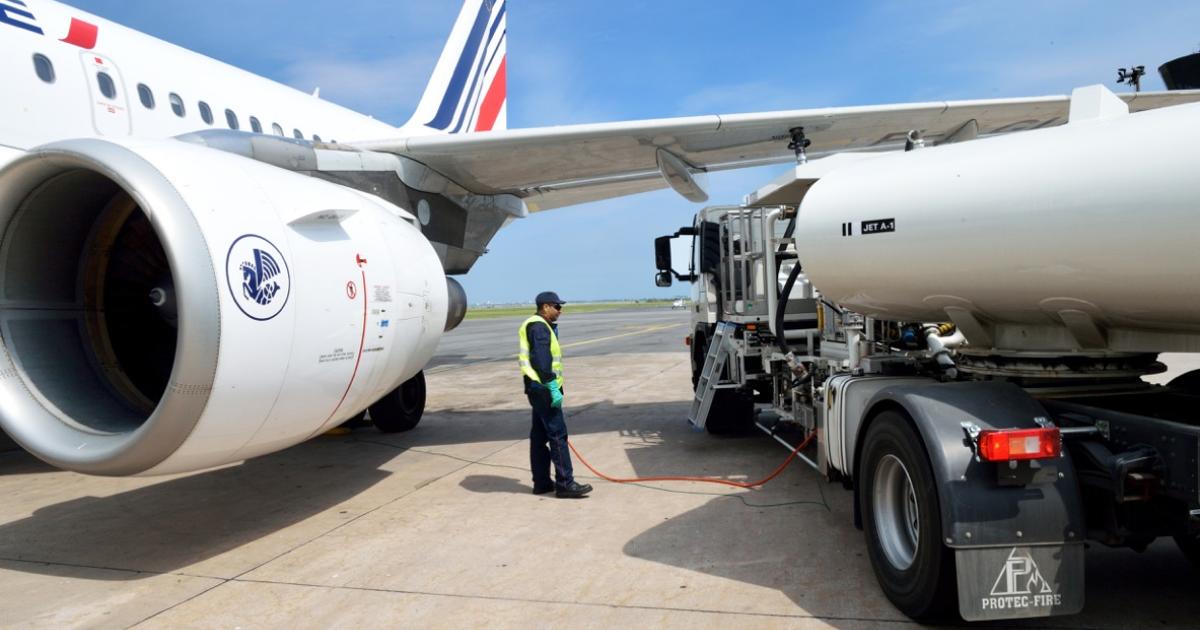 Air France uses 10 percent of biofuel on a weekly Toulouse-Paris flight.