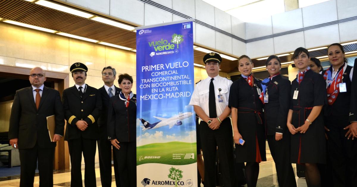Aeromexico crew posed for a photo after the first transcontinental flight from Mexico City to Madrid in 2011. (Photo: Aeromexico)
