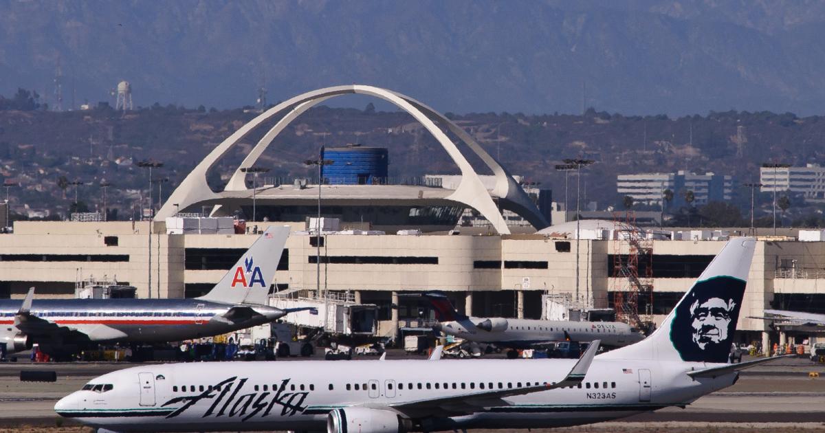 An Alaska Airlines Boeing 737-900 taxis at Los Angeles International Airport. (Photo: Flickr: <a href="http://creativecommons.org/licenses/by-sa/2.0/" target="_blank">Creative Commons (BY-SA)</a> by <a href="http://flickr.com/people/skinnylawyer" target="_blank">InSapphoWeTrust</a>)