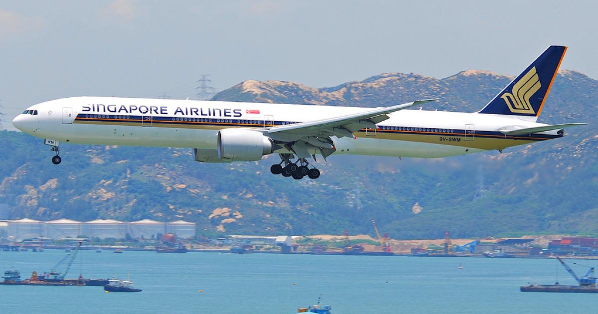 A Singapore Airlines Boeing 777-300ER approaches Hong Kong. (Photo: Flickr: <a href="http://creativecommons.org/licenses/by-sa/2.0/" target="_blank">Creative Commons (BY-SA)</a> by <a href="http://flickr.com/people/aero_icarus" target="_blank">Aero Icarus</a>)