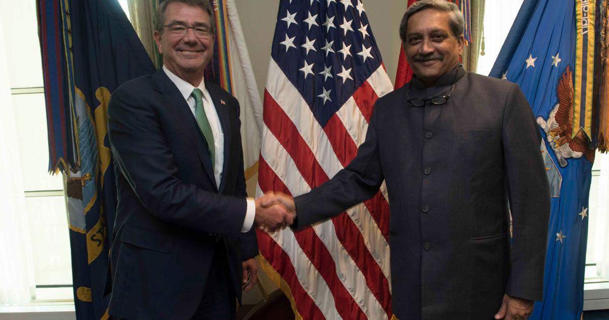 U.S. Secretary of Defense Ashton Carter and Indian Defense Minister Manohar Parrikar at the pentagon on August 29 after signing the agreement. (Photo: U.S. Department of Defense)