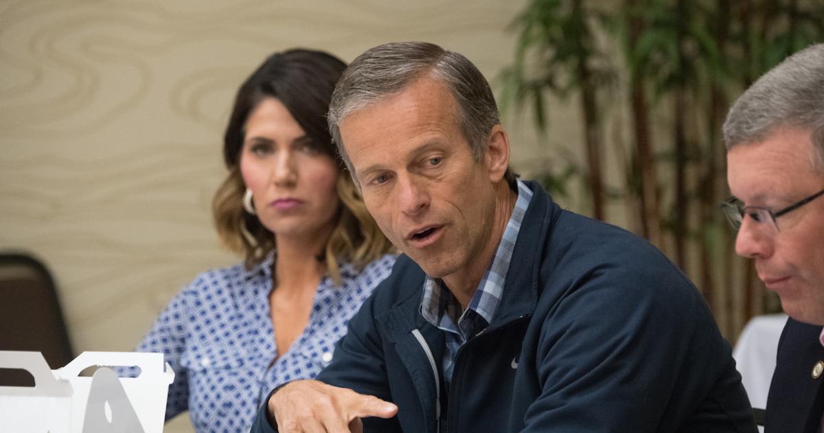 Sen. John Thune of South Dakota has sponsored an amendment to a Senate bill that would give pilots "alternate pathways" to meeting the 1,500-hour flying time requirement for airline first officers. (Photo: U.S. Department of Agriculture)