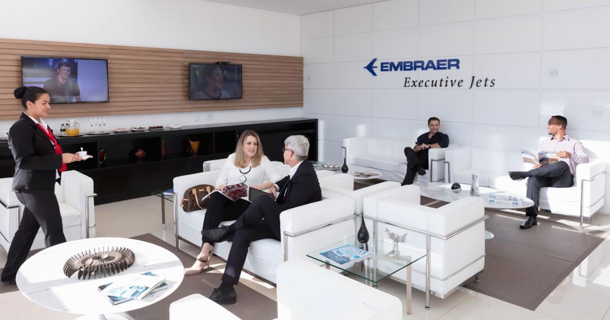 Embraer’s first FBO, managed by Universal Aviation at Sorocaba Airport, represents a mix of impressive MRO capability and passenger service. The amenities are sleek and minimalist in their design, reflective of the trend in aircraft interiors. 