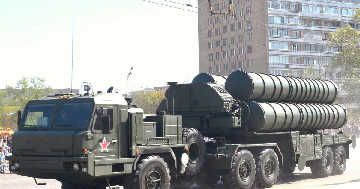 An S-400 SAM launcher vehicle rolls though Moscow during a military parade. (Photo: Vladimir Karnozov)