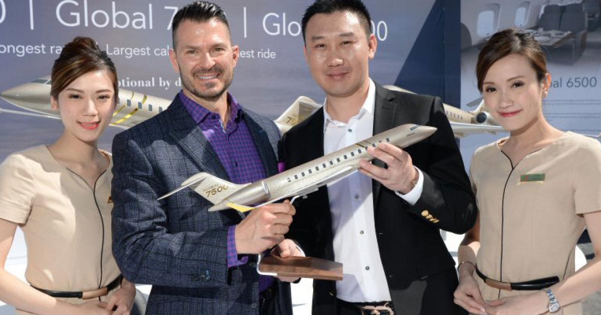 David Coleal, president, Bombardier Business Aircraft (middle left), and Zhang Yijia, president, HK Bellawings (middle right), are on hand at EBACE announcing the latter's letter of intent for as many as 18 Globals.