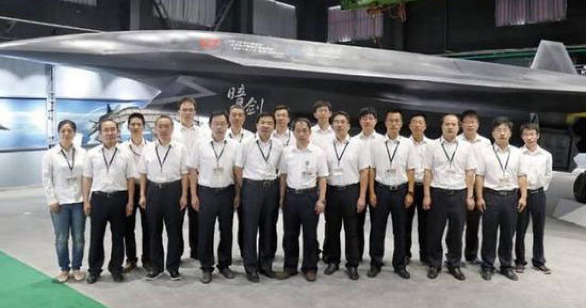 An image of the Dark Sword and, presumably, its engineering team. (Photo: Weibo)