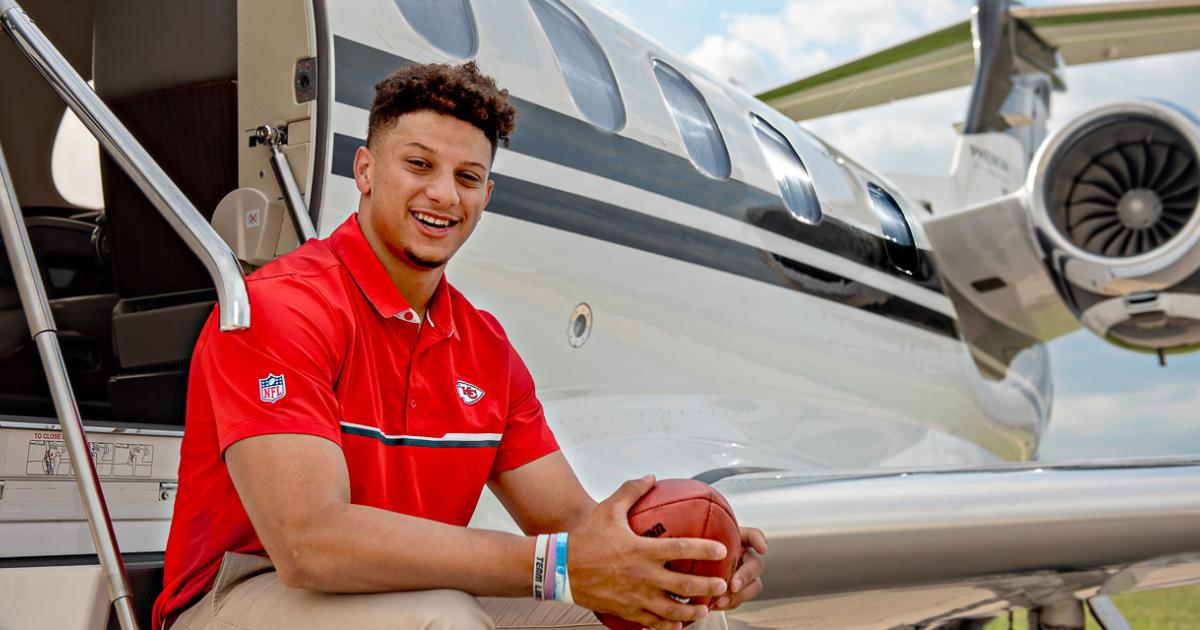 Kansas City Chiefs starting quarterback Patrick Mahomes has signed a multiyear deal with  Executive AirShare to represent the brand.