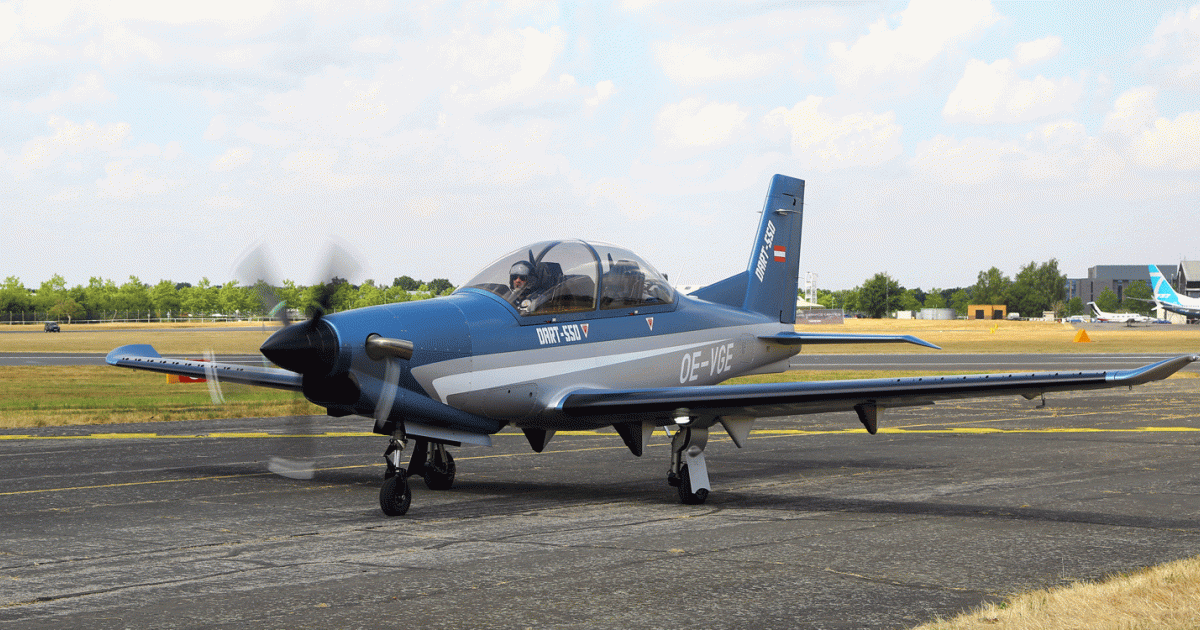 With hopes for gaining international notice, Diamond has its DART-550 (Diamond Aircraft Reconnaissance Trainer) on display for the first time.