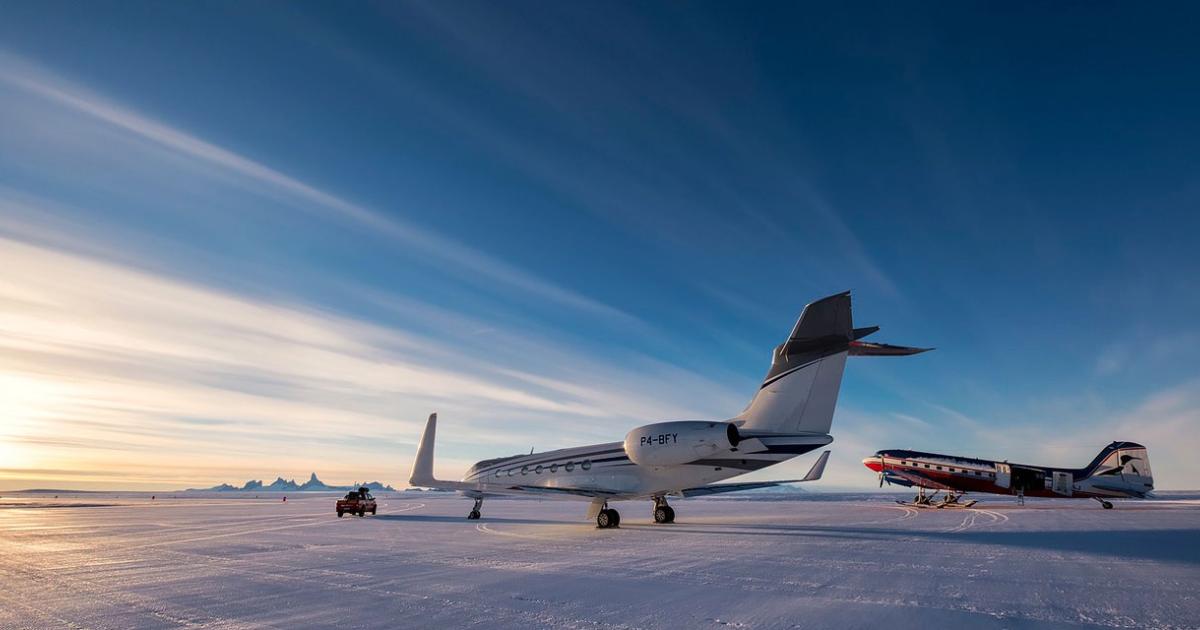 Throughout December 2017 and January 2018, Bestfly and ExecuJet South Africa offered private charter flights to Antarctica for its first season. In addition to using its own fleet that includes a G550, left, to reach destinations, Bestfly uses other operators’ aircraft including a ski-equipped DC-3, right. The second season of flights to Antartica will continue late this year and into early 2019. 