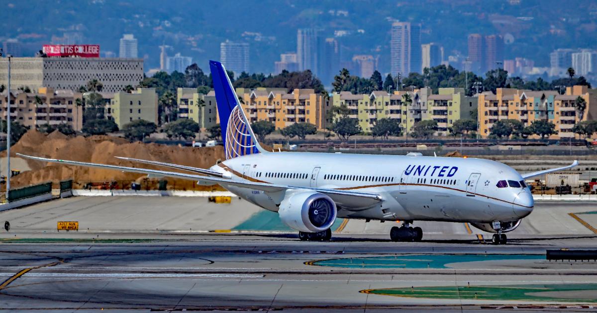 A United Airlines Boeing 787-9 taxis at Los Angeles International Airport. (Image: Flickr: <a href="http://creativecommons.org/licenses/by-sa/2.0/" target="_blank">Creative Commons (BY-SA)</a> by <a href="http://flickr.com/people/tomasdelcoro" target="_blank">TDelCoro</a>)