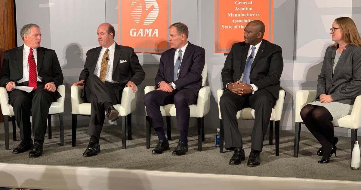 (L to r): GAMA president and CEO Pete Bunce discusses the 2018 general aviation market sale data with Gulfstream Aerospace president and GAMA chairman Mark Burns; Jet Aviation senior v-p and GAMA vice chairman Dave Paddock; Boeing Global Services v-p of business and general aviation and GAMA board member William Ampofo; and Terrafugia co-founder and GAMA eVTOL chair Anna Dietrich. (Photo: Matt Thurber/AIN)
