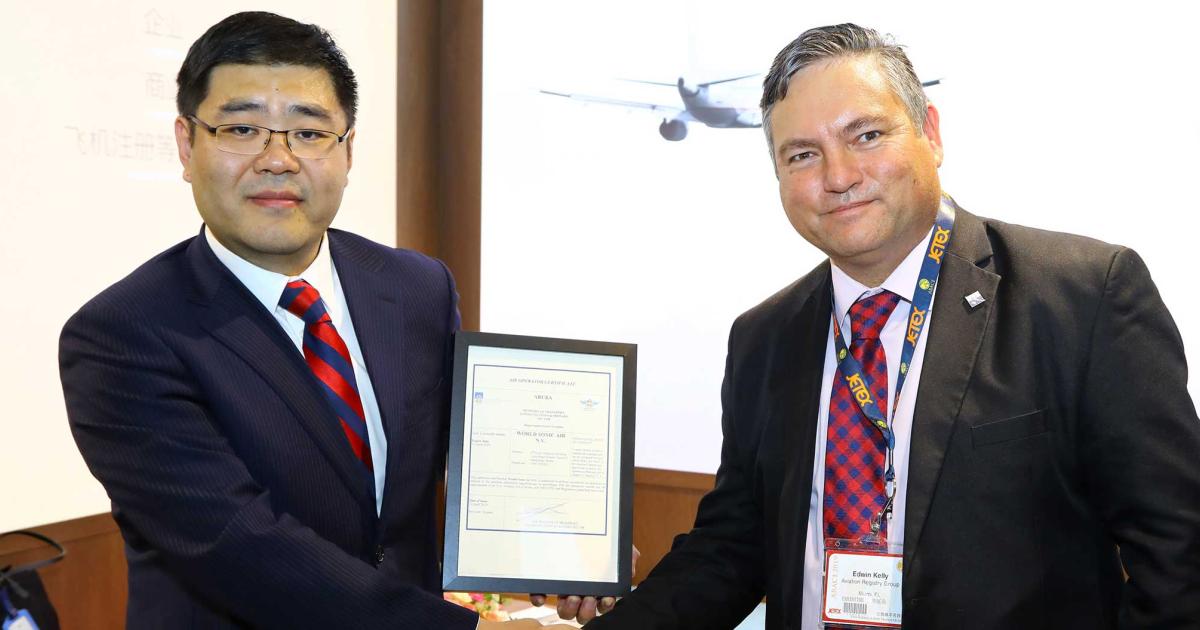 Jiao Jian, Hong Kong Jet CEO and Edwin Kelly, DCA Aruba director general.