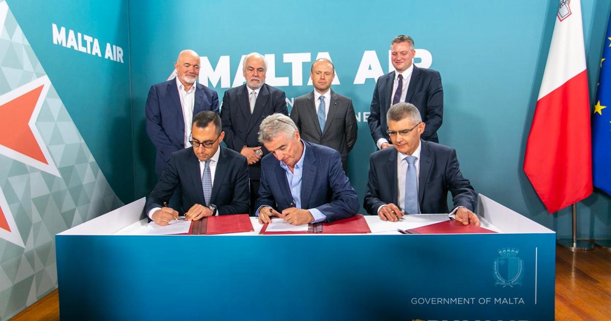 (l to r, foreground) Maltese minister for tourism Konrad Mizzi, Ryanair CEO Michael O’Leary, and Malta Air Travel CEO Paul Bugeja sign contract papers marking a preliminary agreement to establish Malta Air as a Ryanair subsidiary. (Photo: Ryanair)
