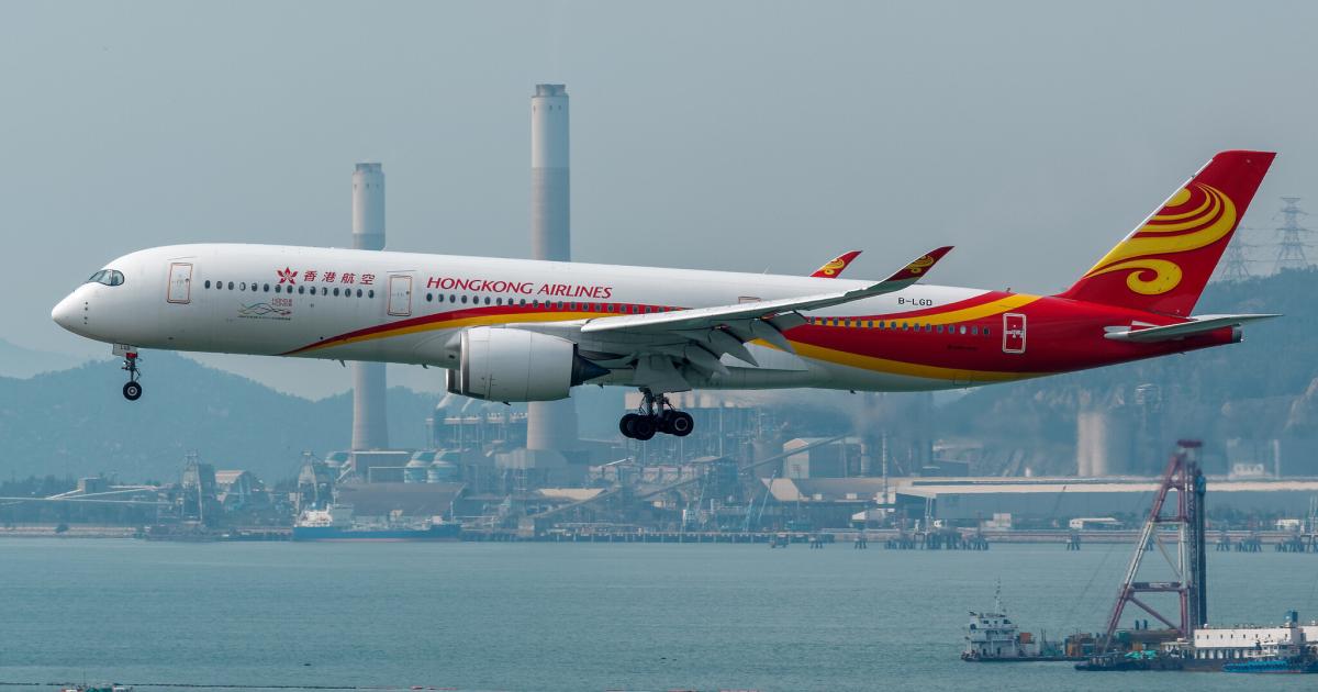 A Hong Kong Airlines Airbus A350 approaches Hong Kong's Chek Lap Kok Airport. (Photo: Flickr: <a href="http://creativecommons.org/licenses/by-sa/2.0/" target="_blank">Creative Commons (BY-SA)</a> by <a href="http://flickr.com/people/montoya711" target="_blank">Melv_L - MACASR</a>)