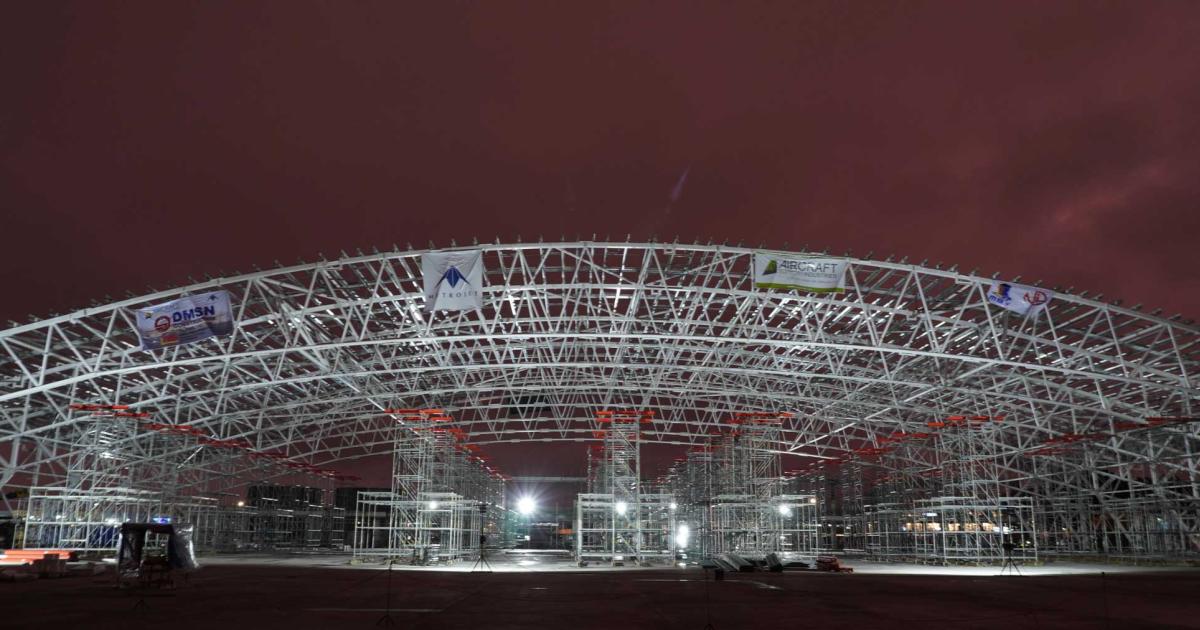 Metrojet has completed the roof framework on its new hangar at Clark International Airport in the Philippines. The stressed-arch design is intended to protect the 7,000-sq-m structure from damage due to high winds.