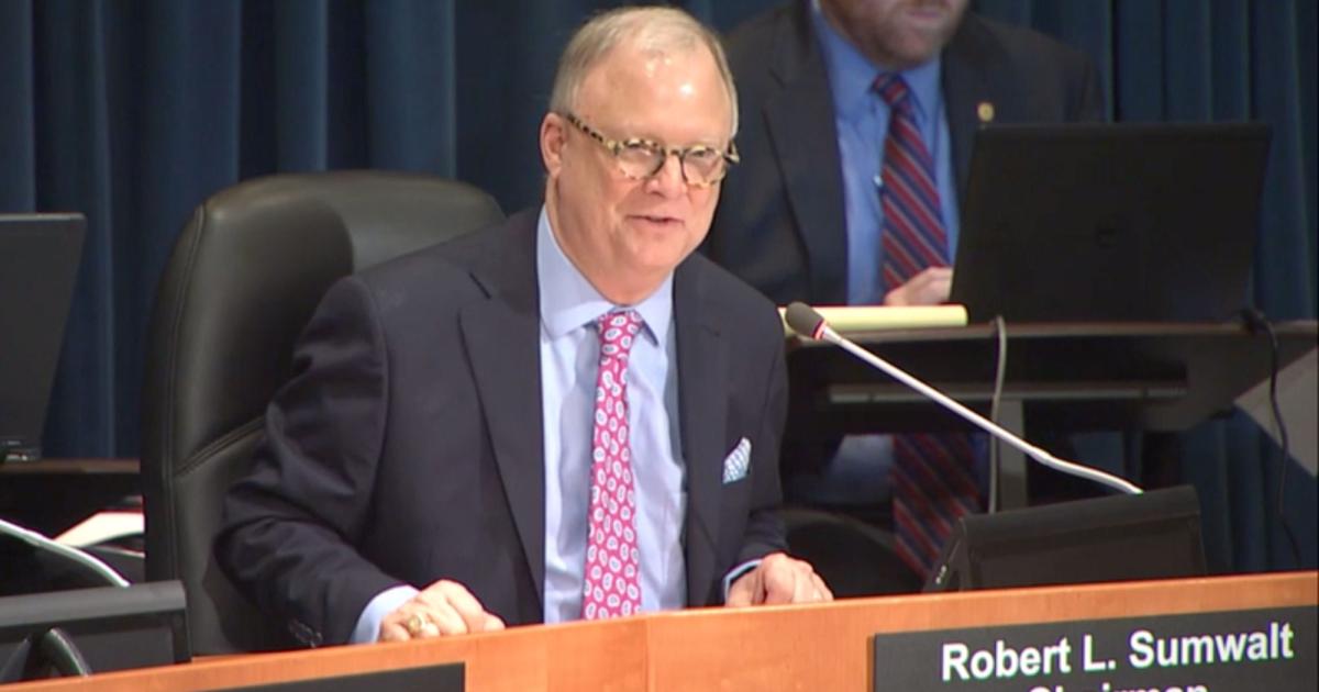 NTSB chairman Robert Sumwalt presides over a hearing about the March 11, 2018 crash of an Airbus AS350B2 helicopter into New York City’s East River that killed all five passengers aboard. (Photo: NTSB)