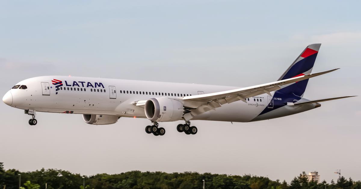A Latam Boeing 787-9 approaches Frankfurt International Airport. (Photo: Flickr: <a href="http://creativecommons.org/licenses/by-sa/2.0/" target="_blank">Creative Commons (BY-SA)</a> by <a href="http://flickr.com/people/nickraider" target="_blank">oliver.holzbauer</a>)