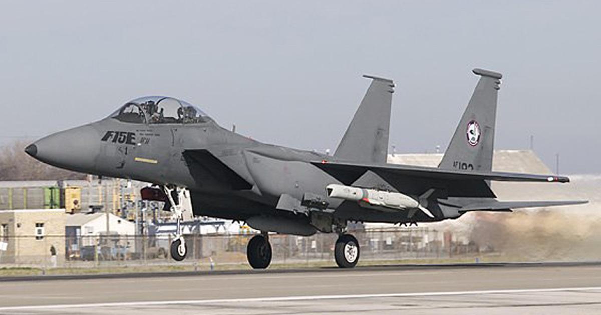 An F-15E Strike Eagle testbed is seen during trials with the SLAM ER missile. (Photo: Boeing)