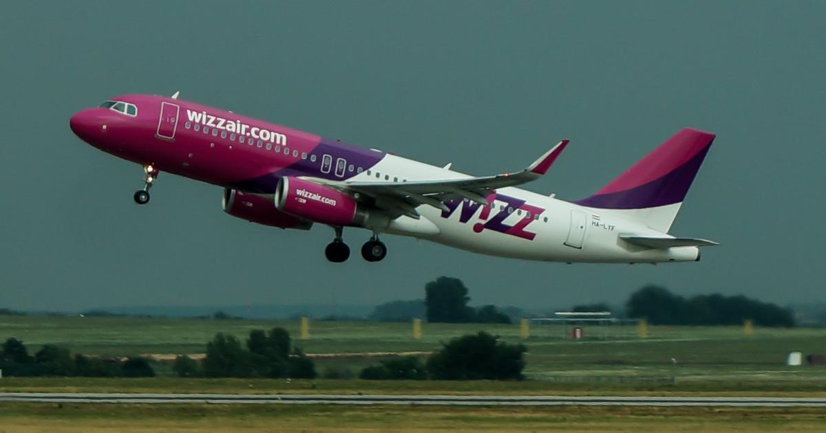 A WizzAir Airbus A320 takes off from Budapest in 2015. (Photo: Flickr: <a href="http://creativecommons.org/licenses/by/2.0/" target="_blank">Creative Commons (BY)</a> by <a href="http://flickr.com/people/ilce3000" target="_blank">Sony SLT-A57</a>)