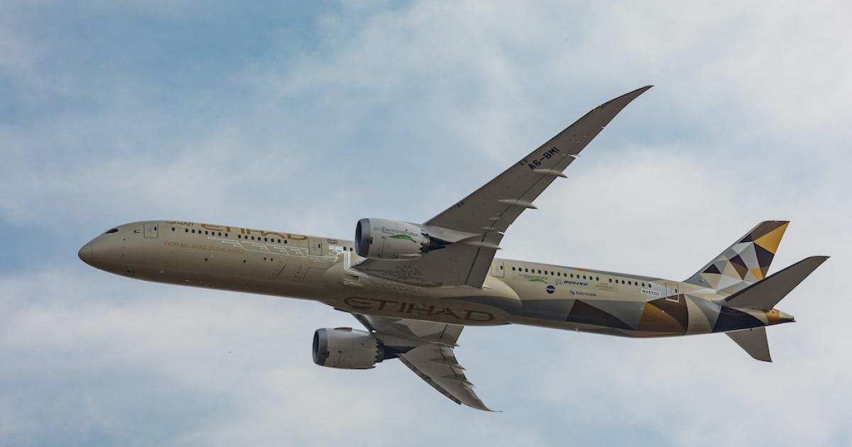 Boeing fitted the Etihad Airways 787-10 used in the latest ecoDemonstrator trials with 200 listening devices on the left side of the fuselage and special noise-mitigating fairings on the landing gear. (Photo: Paul Weatherman)
