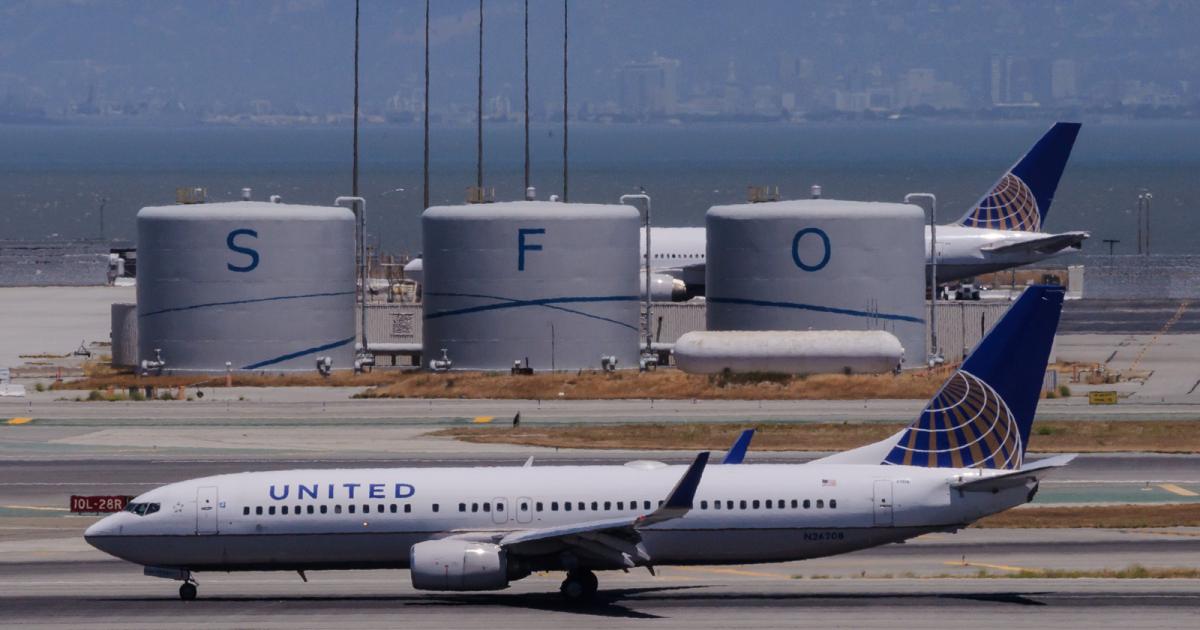A United Airlines Boeing 737-800 arrives at San Francisco International Airport from Seattle. United began offering Covid testing at SFO on October 15 for passengers flying to Hawaii. (Photo: Flickr: <a href="http://creativecommons.org/licenses/by-sa/2.0/" target="_blank">Creative Commons (BY-SA)</a> by <a href="http://flickr.com/people/skinnylawyer" target="_blank">InSapphoWeTrust</a>)