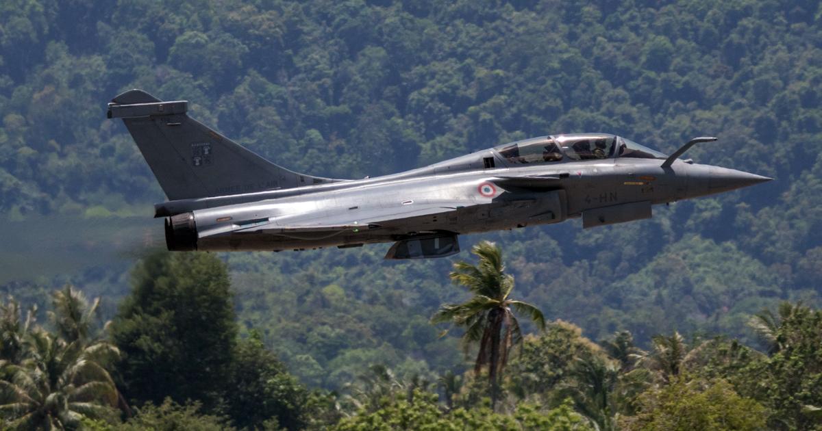 The Rafale was demonstrated at the LIMA air show held at Langkawi as part of Dassault’s attempts to sell the aircraft to Malaysia. (Photo: Chen Chuanren)
