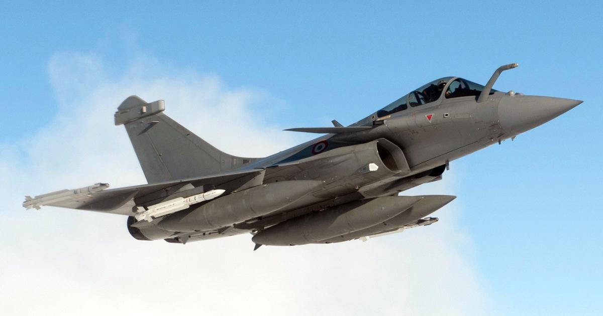 Greece’s Rafale buy includes aircraft currently in French service, as represented by this Rafale C armed with MBDA Mica EM and IR missiles. The longer-ranged Meteor missile is included in the Greek buy. (Photo: Dassault/A. Pecchi)