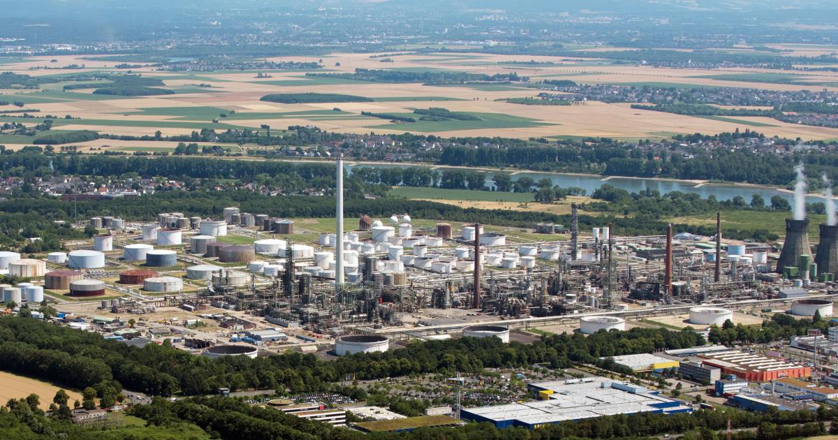 Shell's Rheinland refinery in Germany is one that the global fuel provider is looking to possibly convert from petroleum to sustainable fuel production, in this case using the power-to-liquid (PtL) pathway. (Photo: Shell)