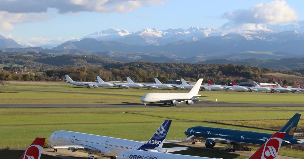 Airliners sit in storage at Tarmac Aerosave grounds at Tarbes-Lourdes-Pyrenees Airport in France as an ex-Singapore Airlines Airbus A380 arrives in November 2017. (Photo: Tarmac Aerosave) 