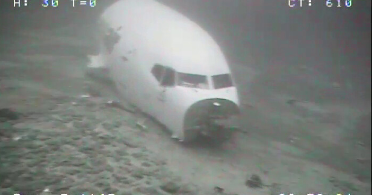 The nose of the Transair 737-200, which broke apart after ditching into the ocean following engine problems on July 2 near Oahu, Hawaii, lies on the sea floor. (Photo: NTSB)