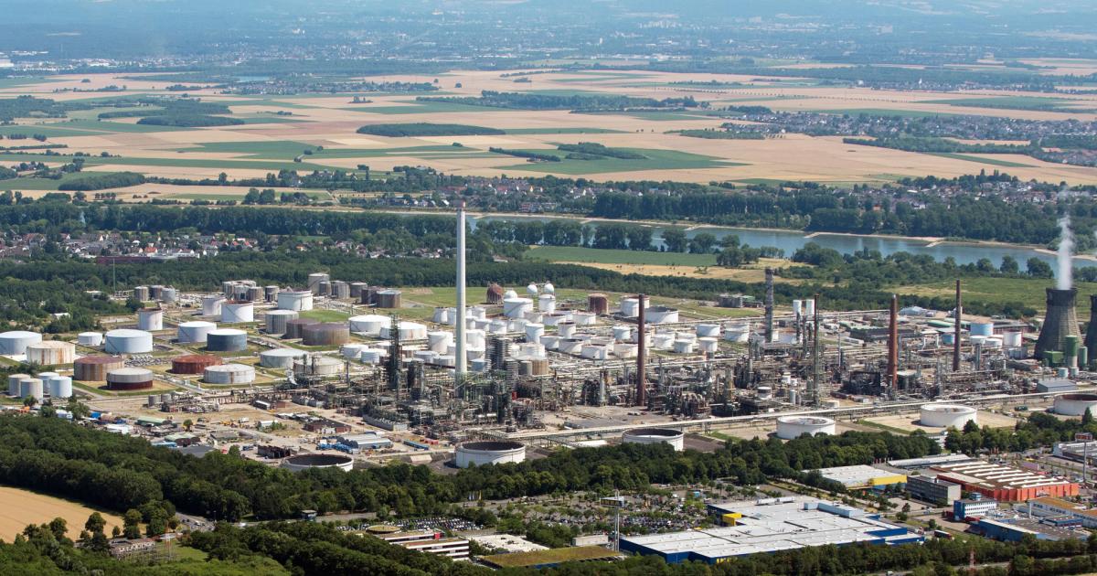 Shell aspires to establish a sustainable fuels production facility at one of its European refineries that could produce up to 2 million tonnes of SAF a year by 2025. (Photo: Shell)