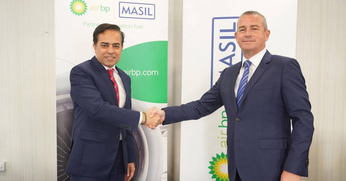Tayeb Rostami, Joint Ventures Manager – Air bp Middle East (left), and Stuart Hind, General Manager – United Iraqi Company for Airports and Ground Handling Services, Limited, shake on new partnership.