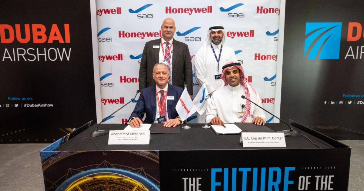 Saudi Arabian Airlines director-general Ibrahim Alomar (right) signed the APU authorized service center agreement with Mohammed Mohaisen, Honeywell’s president and CEO for the Middle East, North Africa, Turkey, and Central Asia. (Photo: Honeywell)