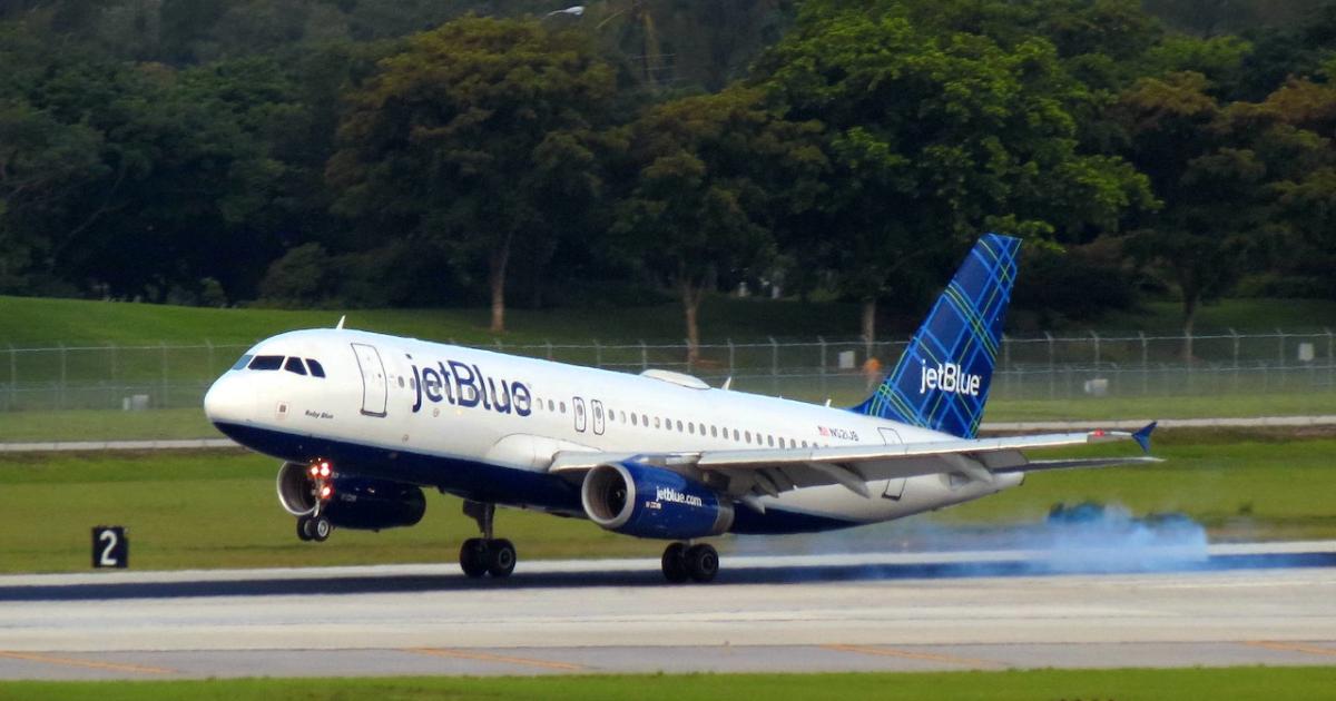 A JetBlue Airbus A320 lands in Fort Lauderdale, Florida, in 2017. (Photo: Flickr: <a href="http://creativecommons.org/licenses/by-sa/2.0/" target="_blank">Creative Commons (BY-SA)</a> by <a href="http://flickr.com/people/redlegsfan21" target="_blank">redlegsfan21</a>)