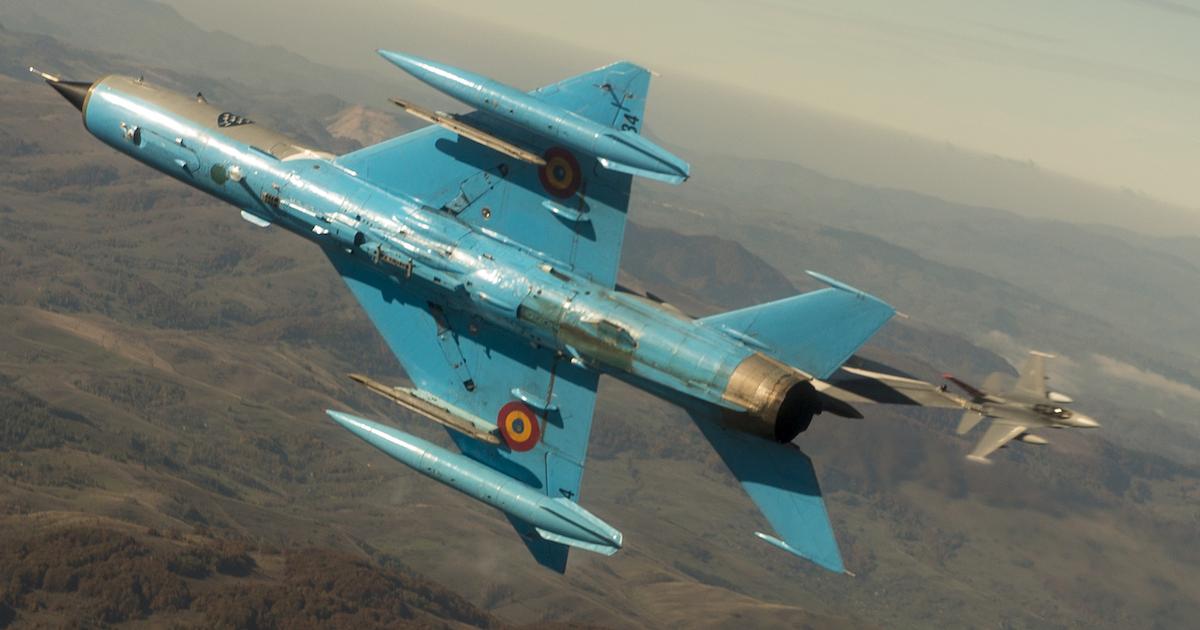 A Romanian Lancer C practises close-in air combat maneuvering with an F-16 from the Alabama Air National Guard during exercises in 2015. (Photo: U.S. Air Force)