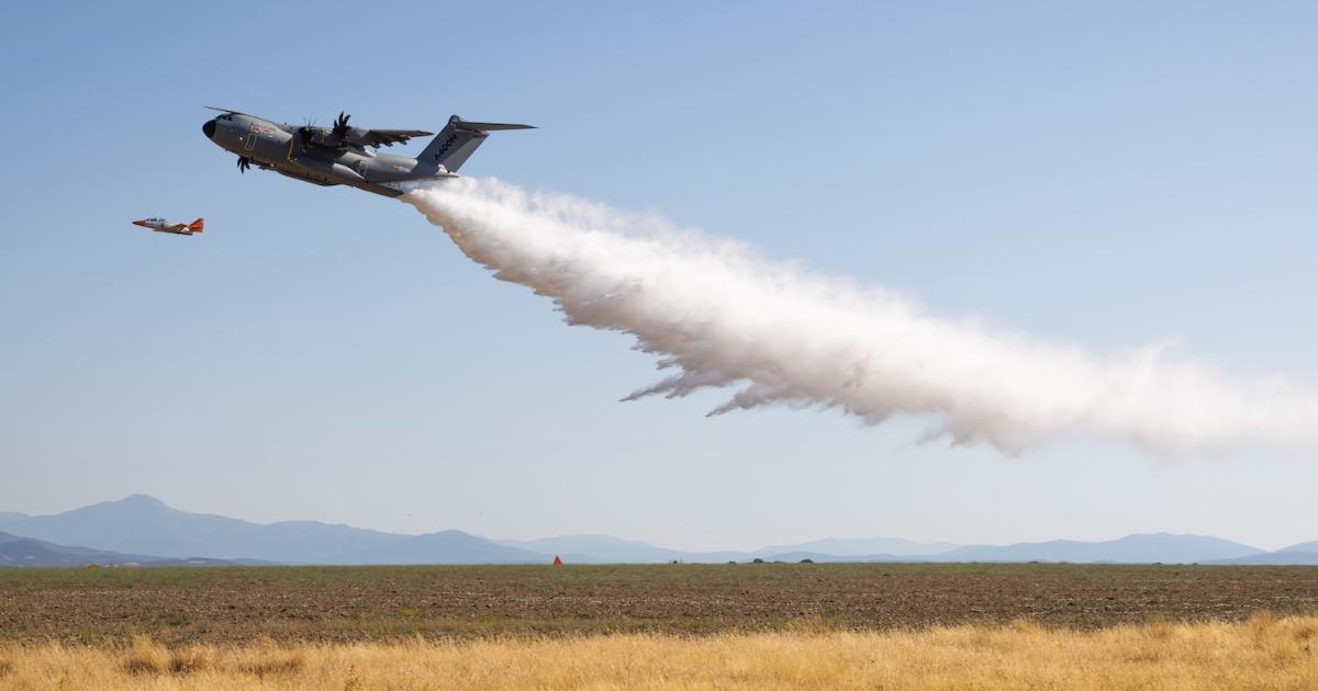 Watched from a CASA Aviojet, an Airbus trials A400M releases 20 tonnes of water from 150ft in less than 10 seconds. (Photo: Airbus SAU 2022-Adrián Molinos-Mango)
