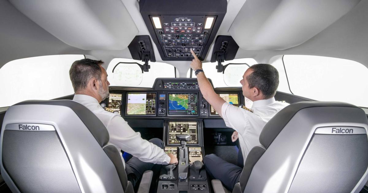 Falcon 10X with Honeywell-based EASy IV avionics suite and Smart Throttle. 